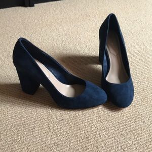 Aldo chunky heels, size 8, navy, suede